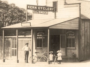 958 Baker St. - 1907 George L. Snider, Lloyd & Loyota Snider(children)