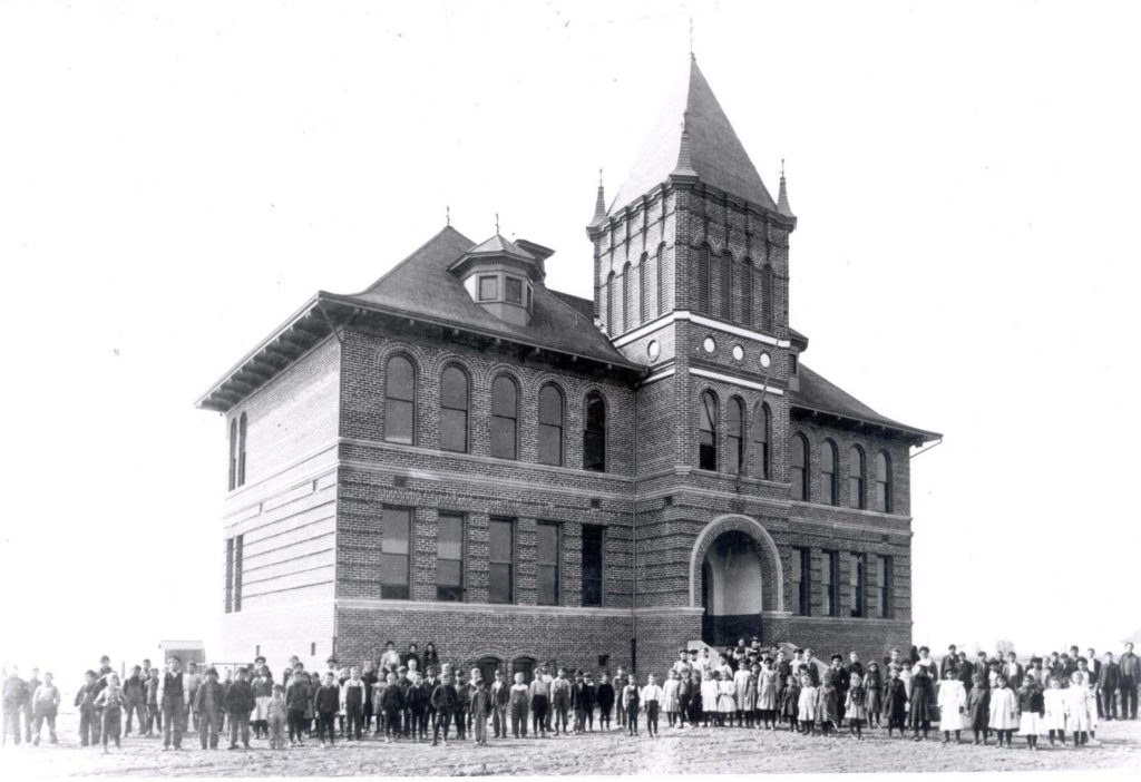 Lincoln School in 1902 also called Beale Avenue School on 817 Eureka Street.